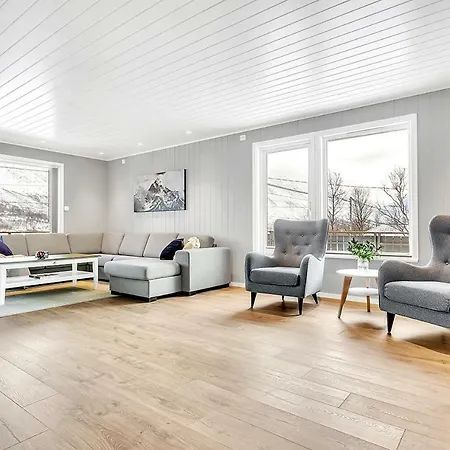 Holiday home Straumen Nord-Lenangen